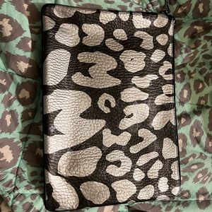 Mcm pouch black and silver 100% authentic. All black interior